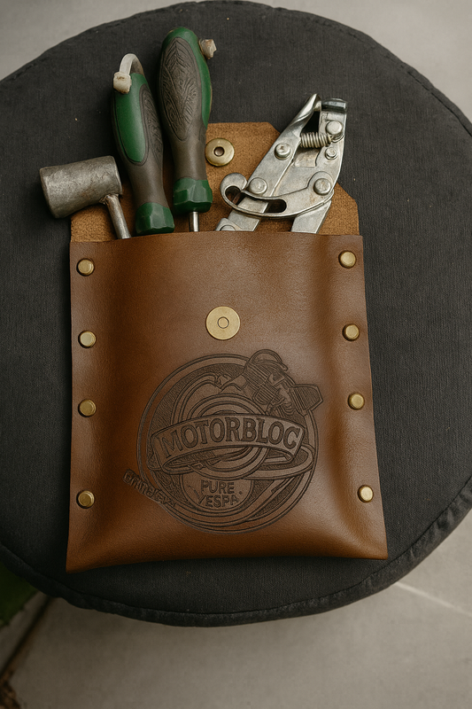 Funda Vintage de Cuero con Cierre Avispa y Grabado Premium