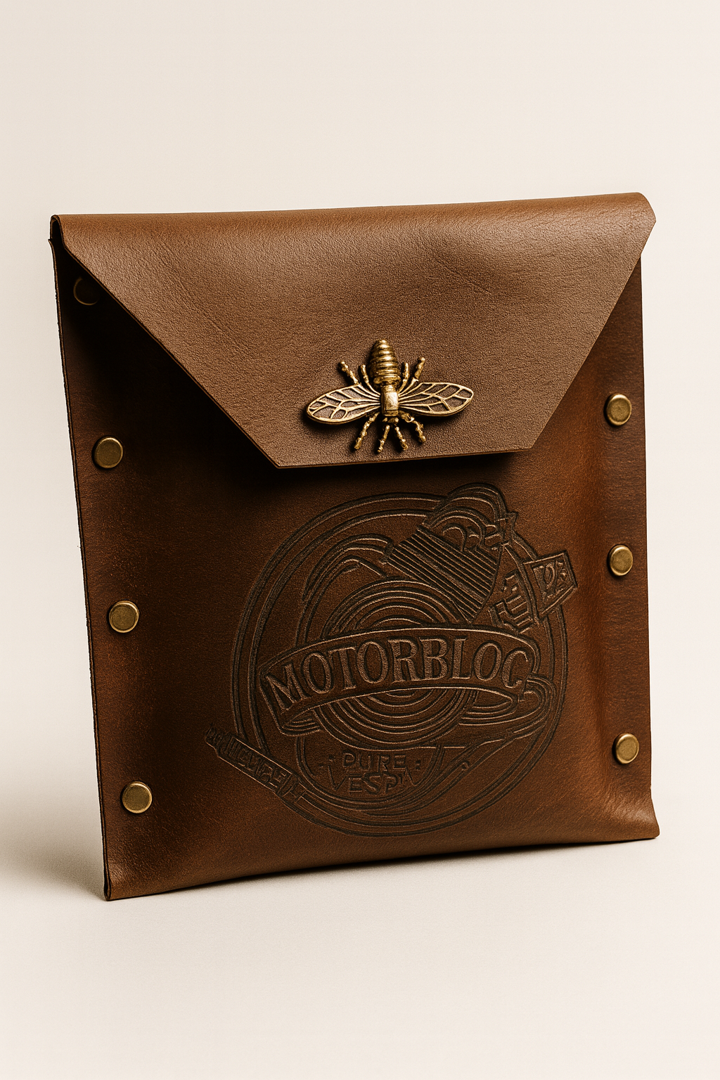 Funda Vintage de Cuero con Cierre Avispa y Grabado Premium