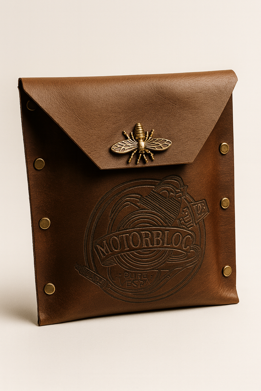 Funda Vintage de Cuero con Cierre Avispa y Grabado Premium