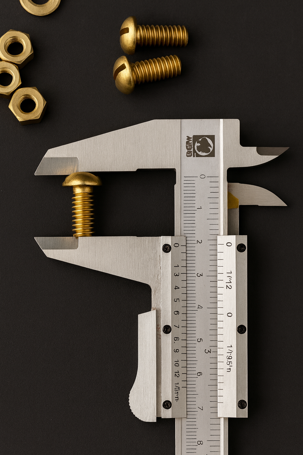 Juego de 4 tornillos de latón antiguo años 50 + tuercas y arandelas