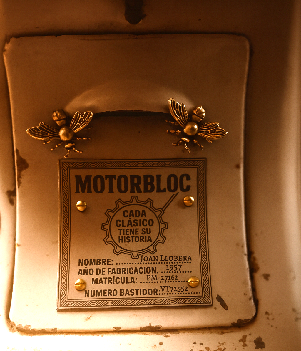 Placa Identificativa PERSONALIZADA en Acero Inoxidable 10x10 CM. Vespa Clásica, Lambretta, Coche Clásico